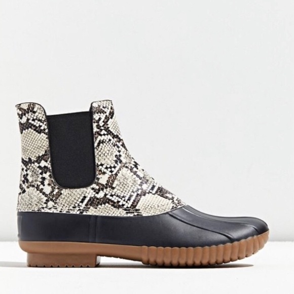 urban outfitters duck boots